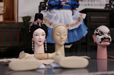 南北相映 漳州布袋戲進京記，非遺傳承人與北京戲迷的胡同對話